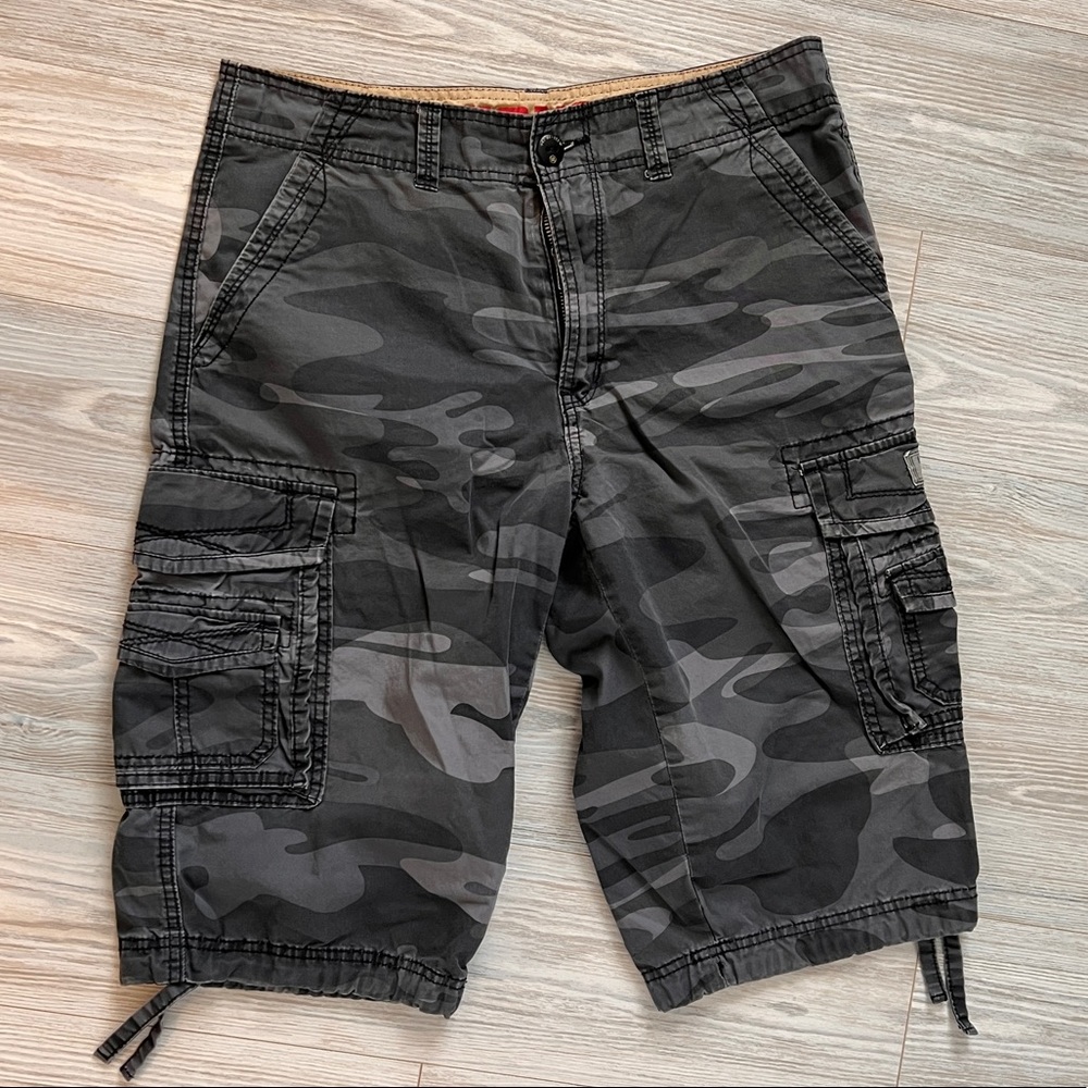 UNIONBAY Men’s cargo shorts  Size 32